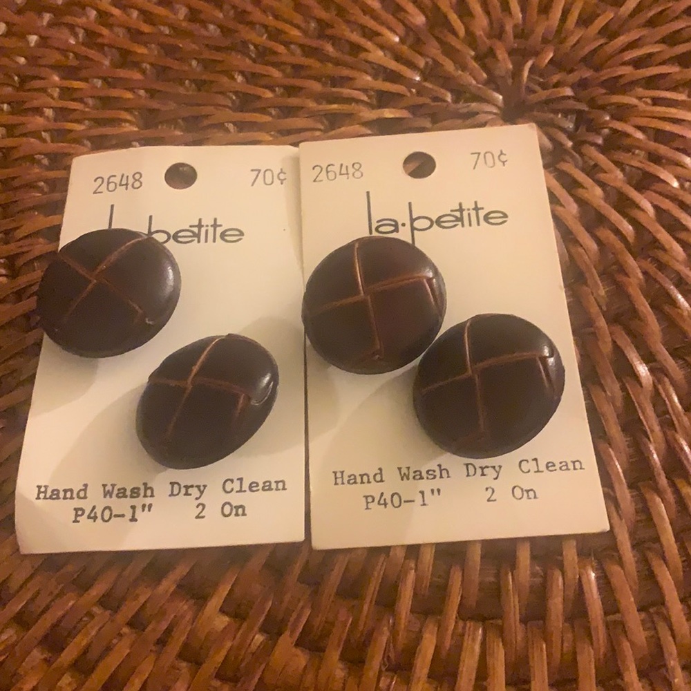 Vintage Buttons 1” - 2 sets - Total of 4 Buttons la petite